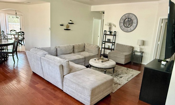 Medical Center District Casa | 3BR Townhouse with pool in Medical Center
