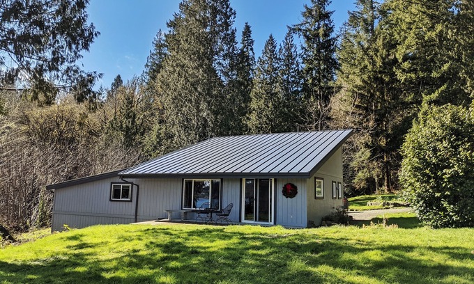 Shelton Casa | 3br w/ beach access, large garden, beautiful views