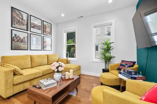 East Somerville Casa | 3BR2Bth TD Garden BOS MIT Harvard 2 Parking Spaces
