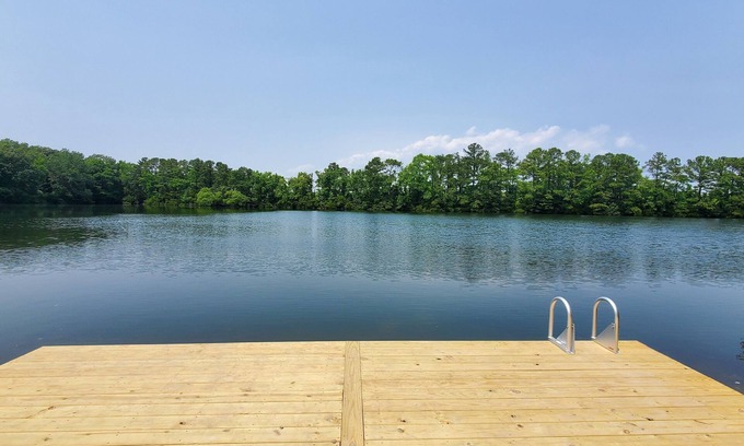 Portsmouth Casa | 3D Theater plus Dock on Small Lake