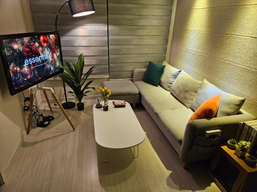 Hwagok-dong Apartamento | 3mins to Kkachisan Station, Market, Parking, Full option