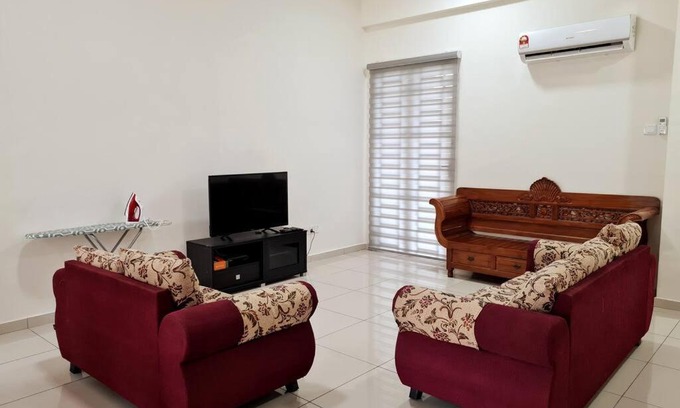 Bayan Baru Casa | 3Storey House 13Pax Family Suite