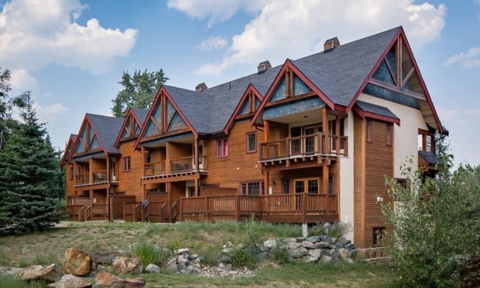 Kootenay Boundary Casa | 4 BD/3.5BA Redstone Chalets B
