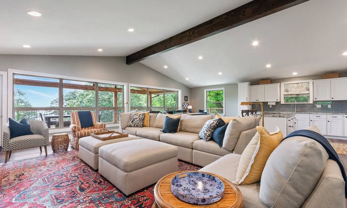 Higden Casa | 4 bdrm/3.5 bathLakefront home - Come & Play!