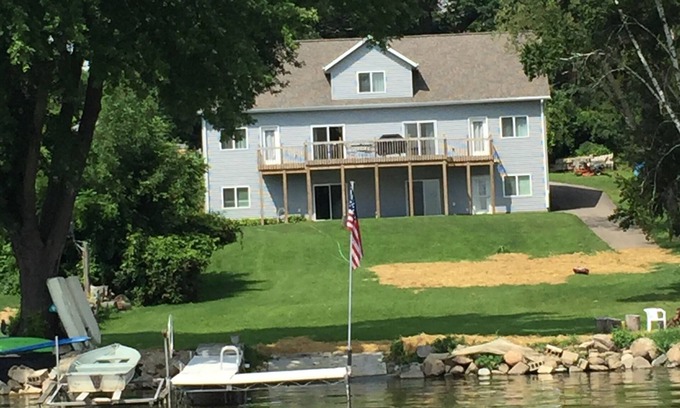 Juneau Casa | Lago Sinissippi Lake Front Home