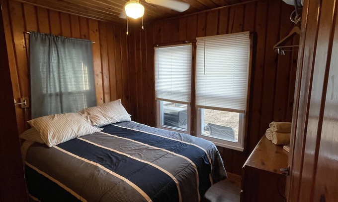 Au Sable Charter Township Cabina | #4 Beach front Cabin at Miami Beach Resort