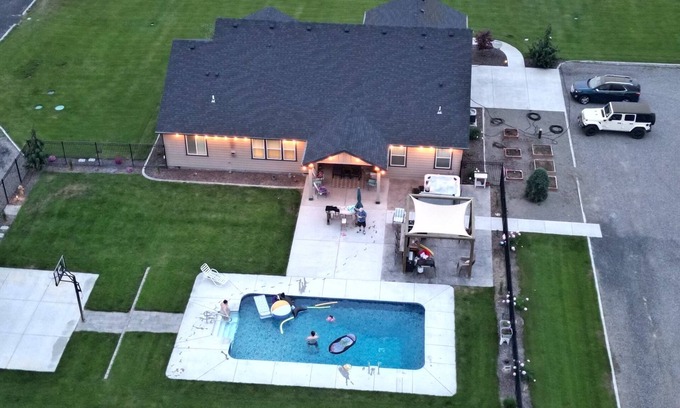 Prosser Casa | Una habitación cómoda en nuestra casa familiar.