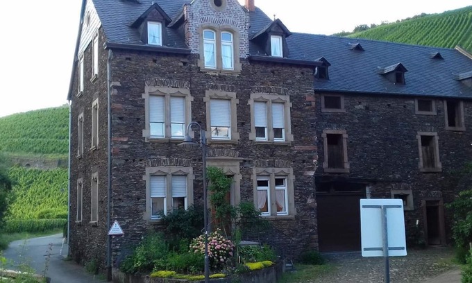 Dhron Apartamento | 4-bed apartment for 2 persons with 2 bedrooms - Ferienwohnung Gorges