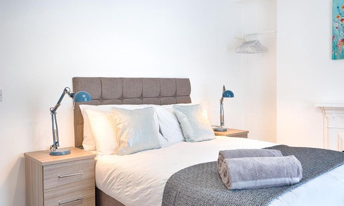 Cwmbrwla Casa | 4-Bed Contractor Home - Garden - Near M4 & City