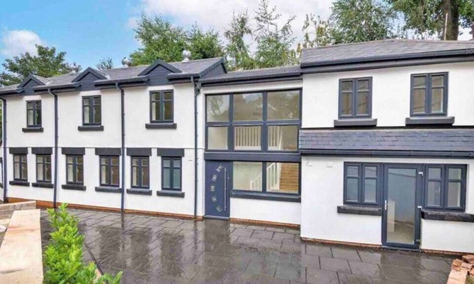Heswall Casa | 4 Bed Detached Sleeps 6/7 Heswall off Road Parking