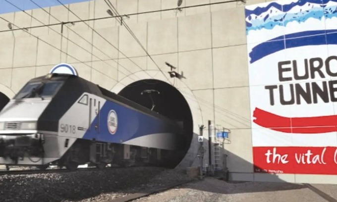 Folkestone Casa | 4 Bed Executive House 10 mins Shuttle, Sleeps 7, 2 bathrooms, Garden & parking