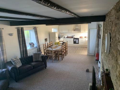 Shoscombe Casa | 4 Bed - Historic Inn & Cider Pub - Free Parking
