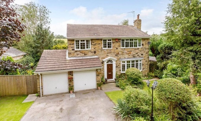 Bardsey Casa | 4-Bed House in Wetherby, sleeps 8, near York