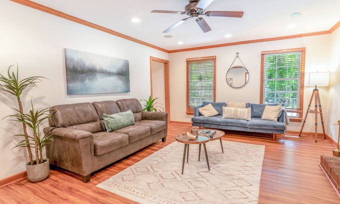 Cary Casa | 4 Bed, King Bed, Tvs ,Grill, Crib, Kids Essentials,Sleep Noise Machine,Bond Park