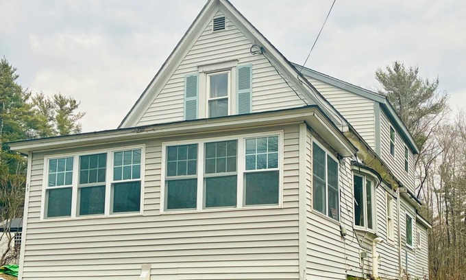 Washington Otro | 4 BEDROOM/2 FULL BATH nFARMHOUSE on 1.3 acresnrenovated in 2025.