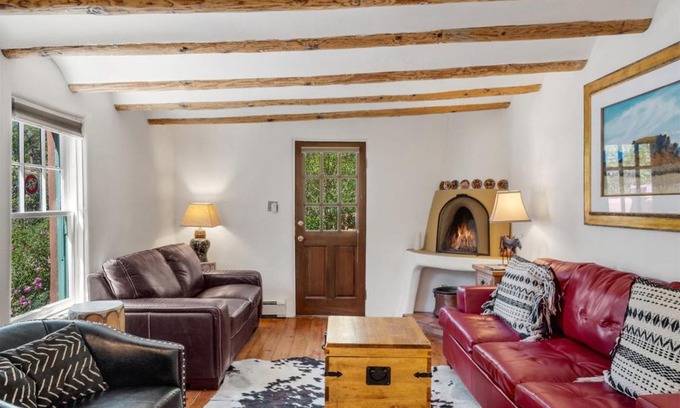 Historic Eastside Casa | 4 Bedroom - 5 Min. Walk to Canyon Road - Mariposa