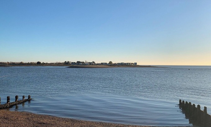 Colchester Cabaña | 4 bedroom accommodation in Point Clear, near Clacton-on-Sea