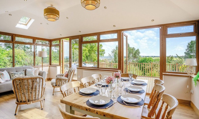 Llanelli Cabaña | 4 bedroom accommodation in Llanelli