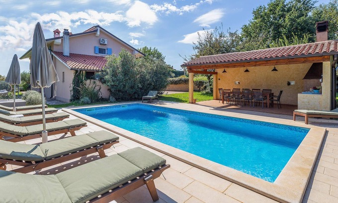 Vela Traba Casa | Impresionante casa de 4 dormitorios en.