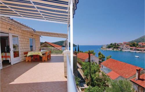Brna Apartamento | 4 Bedroom Beautiful Apartment In Brna