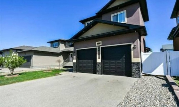 Regina Casa | 4 BedRoom Beautiful House