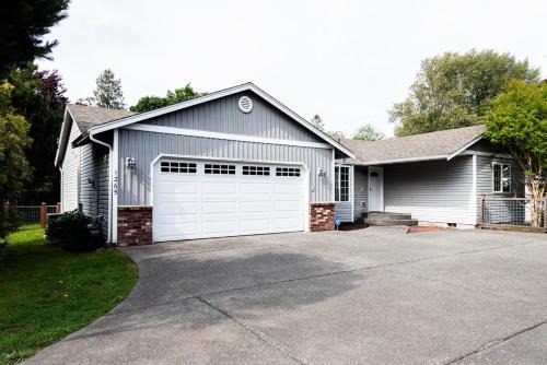 Burlington Casa | 4-bedroom Burlington with AC & Wifi