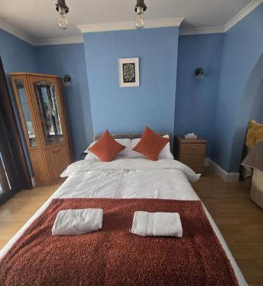 Quinton Casa | 4 Bedroom Central Birmingham