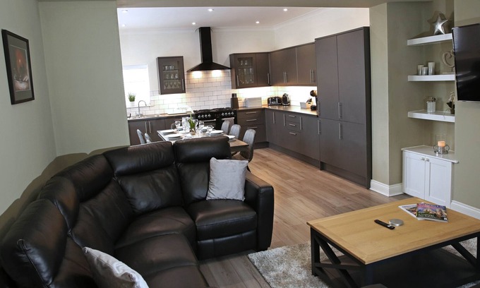 Heworth Apartamento | 4 Bedroom Duplex Apartment over 2 floors sleeps 8,