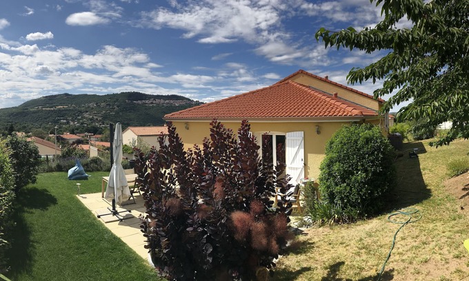 Vic-le-Comte Casa | 4 bedroom family villa with Massif Sancy view