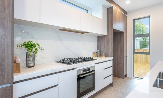 Royal Oak Casa | 4 Bedroom Holiday Home Epsom