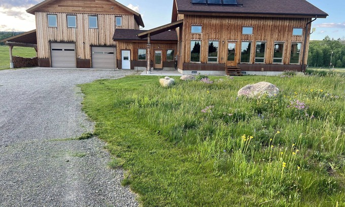 West Yellowstone Casa | 4-bedroom house in West Yellowstone on the way to Big Sky and Bozeman