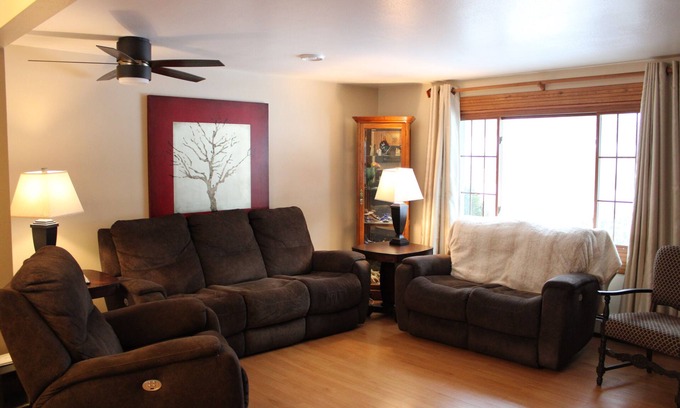 Ashwaubenon Casa | 4-bedroom House 3 Blocks from Lambeau in Ashwaubenon