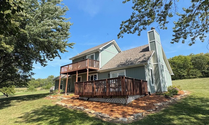 Grantville Casa | 4 Bedroom House at Perry Lake, Only a Minute from the Marina,Beach,Bar&Slips