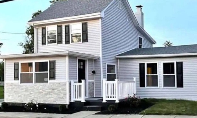 Fieldsboro Casa | 4-bedroom house in charming Fieldsboro with WiFi, AC, fitness room