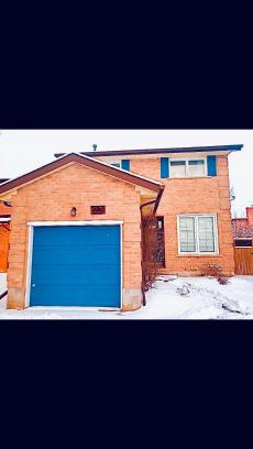 Belleville Casa | 4 Bedroom House steps to 401, Perfect for long stays