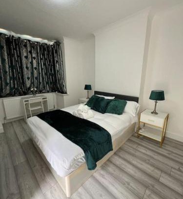 Hale Casa | 4 Bedroom semi detached House London