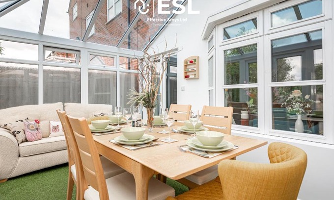 Shrewsbury Casa | 4 Bedroom Townhouse 10mins walk from Shrewsbury Town Centre with Parking