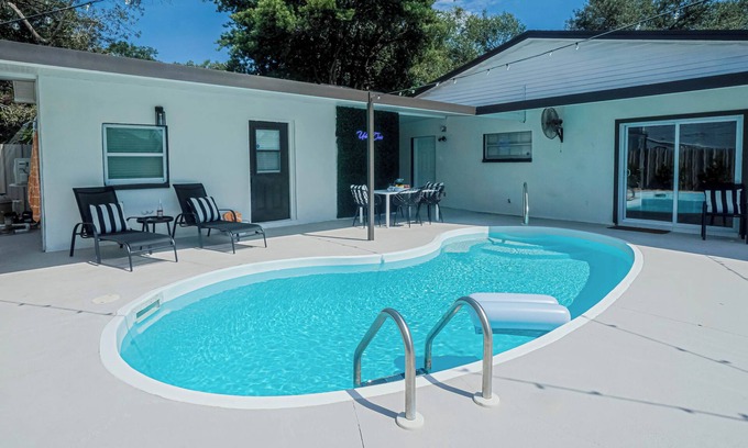 Old Seminole Heights Casa | 4-bedroom vacation home near Tampa Riverwalk - 6-minute drive