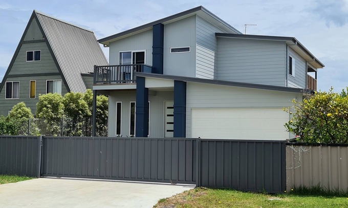 Coronet Bay Casa | 4 bedrooms, large deck, park views