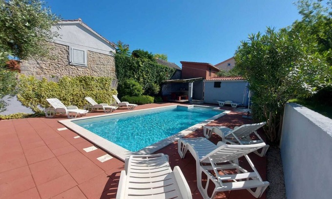 Privlaka Apartamento | 4-BEDROOMS; PRIVATE POOL,BBQ, Quite area !!!