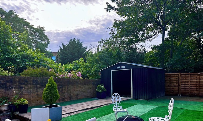 Cantelowes Casa | 4 Bedrooms with Garden Modern & Luxurious Retreat in the Heart of the City