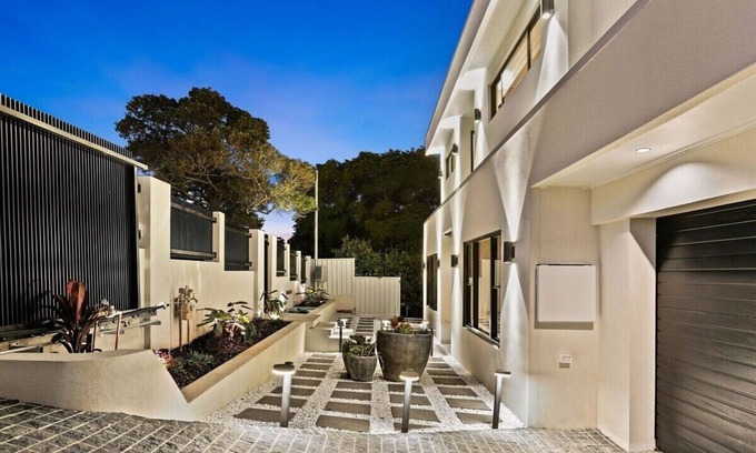 Connells Point Casa | 4 big bedrooms, new house, stylish house , beach views, swinging pool views .