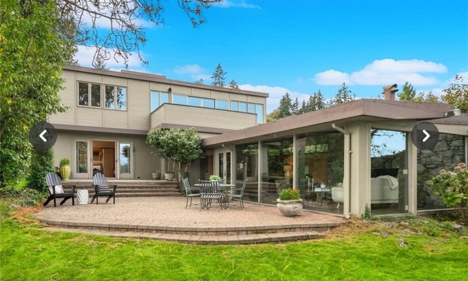 Mercer Island Casa | 4 BR, 2.5 bath Waterfront House on Mercer Island!