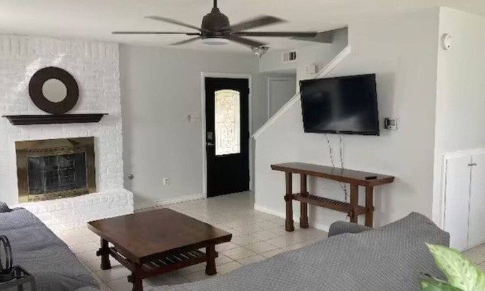 Franklin Park Casa | 4 BR-Close to Downtown and All attractions with lots of space.