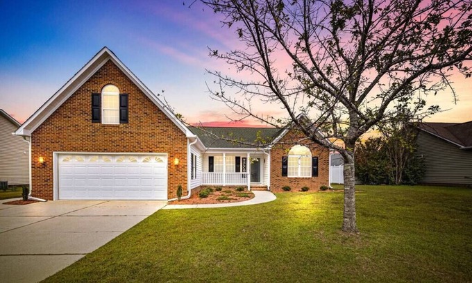 New Bern Casa | 4 BR Home 5 mins to DT Game Room 5 Stars