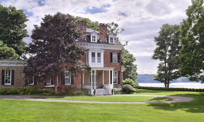 Germantown Casa | 4 Br, Hudson River Manor on 65 acres, with pool