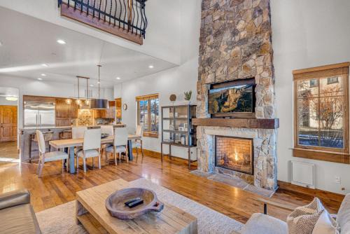 Pronghorn Casa | 4 BR Pet-Friendly Townhouse @ Juniper Preserve Resort