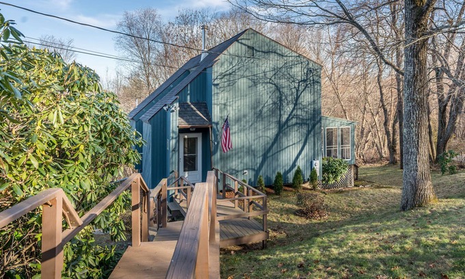 Derry Casa | 4 BR Serene Home Nestled Amongst the Canopy of Majestic Trees