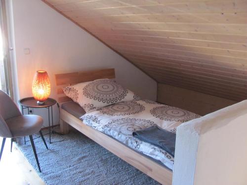 Unterallgau Casa | #4 Dachstudiozimmer mit 2 Betten und Balkon mit WG Bad Airport nah freies W-Lan