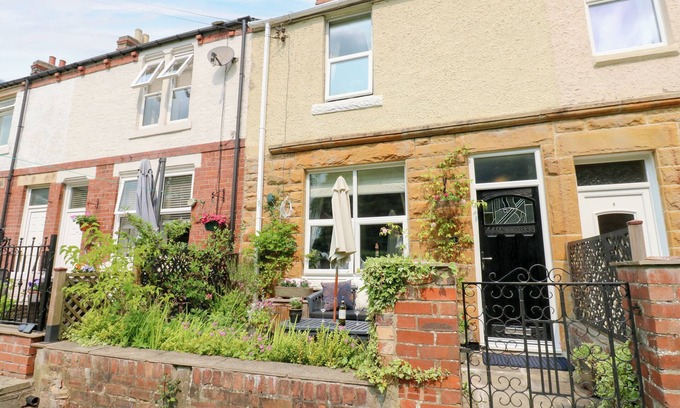 Lanchester Cabaña | 4 FORD STREET, pet friendly, country holiday cottage in Lanchester